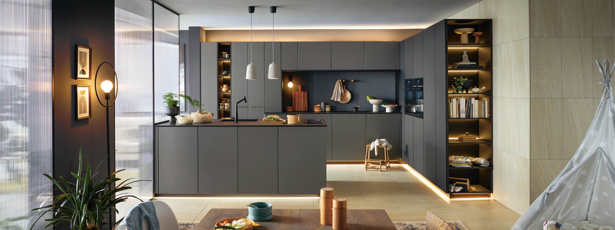 Chez Amalgame la façade en verre polymère mat se nomme Carglass. Thann